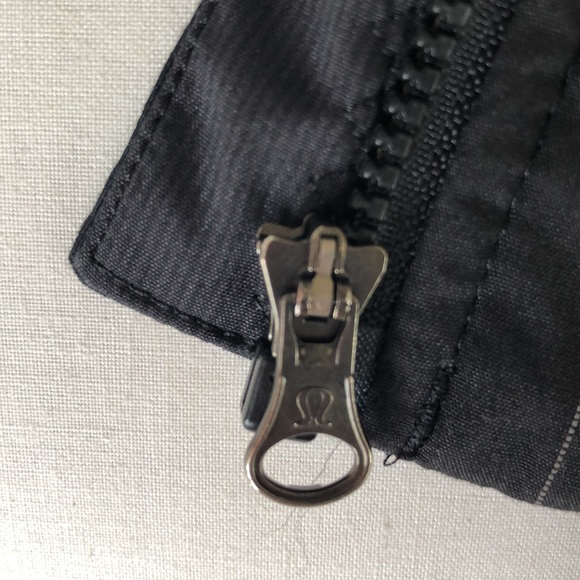 Lululemon Women's Running/Hiking Jacket Black 6 - Picture 16 of 16